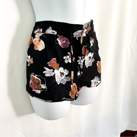 Black Floral Shorts - Picture 5 of 7